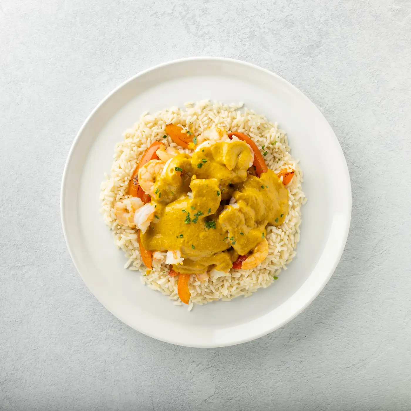 Kozice u curry umaku s rižom i paprikom