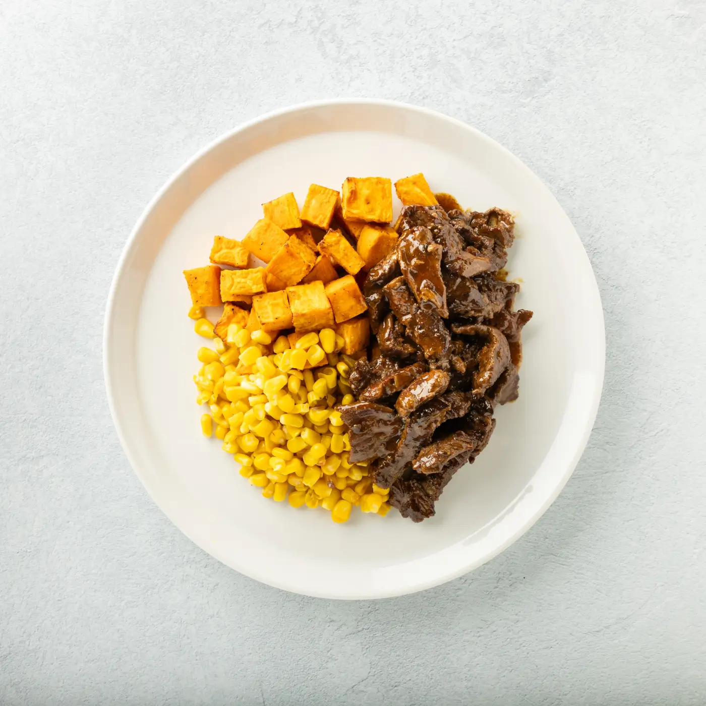 Stir steak s batatom i kukuruzom